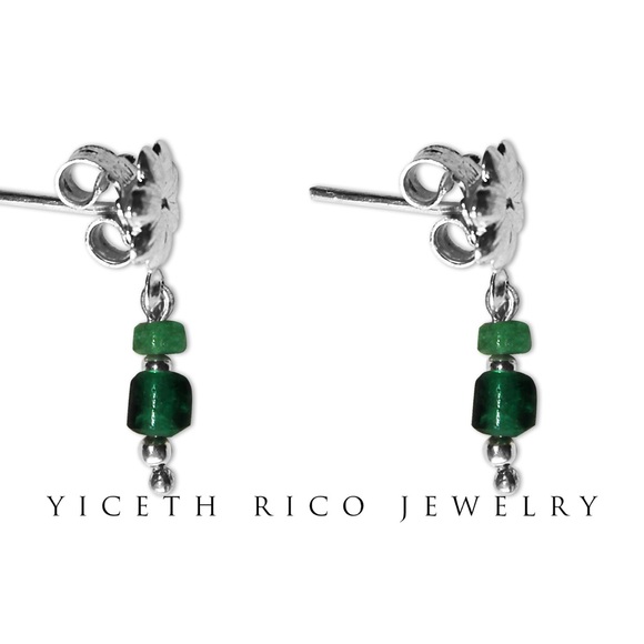 Rose Engraved . 🌹 ✨Unique set ✨
Raw Emerald Earrings. 950 Silver. - Picture 3 of 4